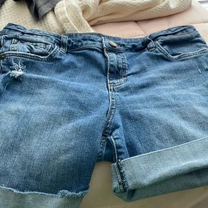 Kut from the Kloth size 14 women’s jean shorts